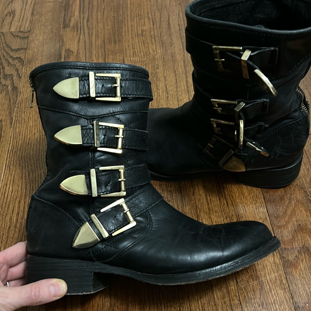 Mid shaft buckle boots moto